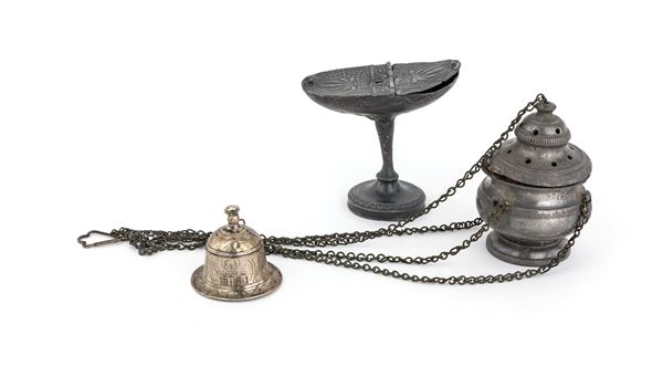 Turibolo e navicella per incenso in peltro ed un campanello in metallo argentato, XIX secolo