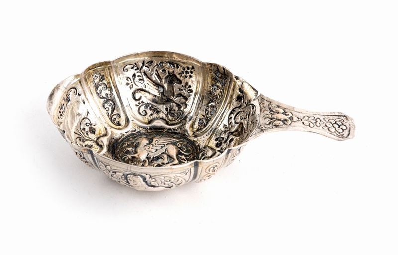 Coppetta Battesimale in Argento Sbalzato, Nord Europa, XVIII Secolo