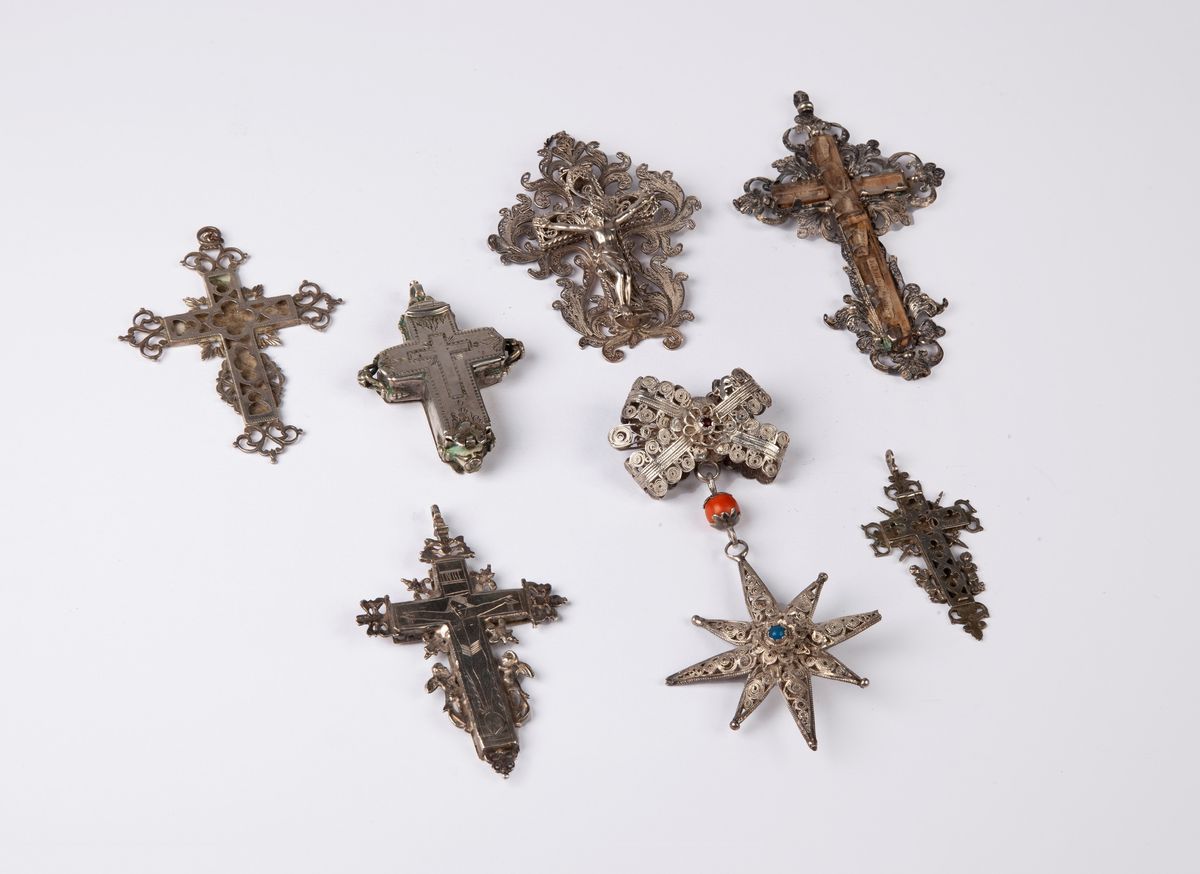 Sei Antiche Croci Reliquiario ed un Pendente in Filigrana D'argento, XVII, XVIII e XIX Secolo