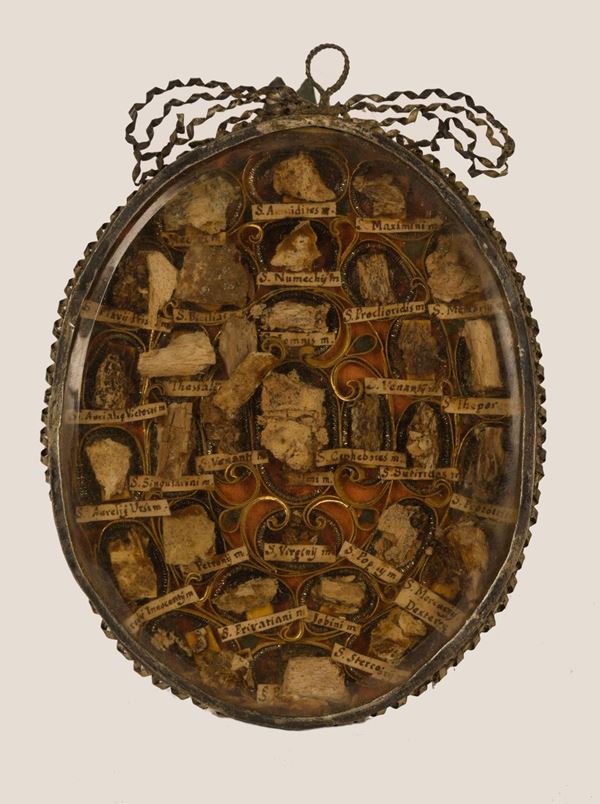Reliquiario a capsula in metallo, XVIII secolo