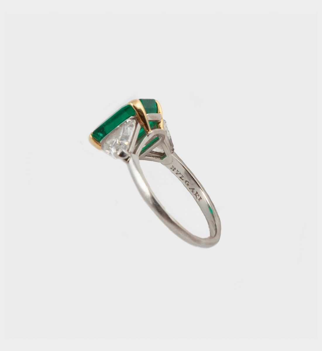 Bulgari - Anello in Oro e Platino con Smeraldo Colombiano