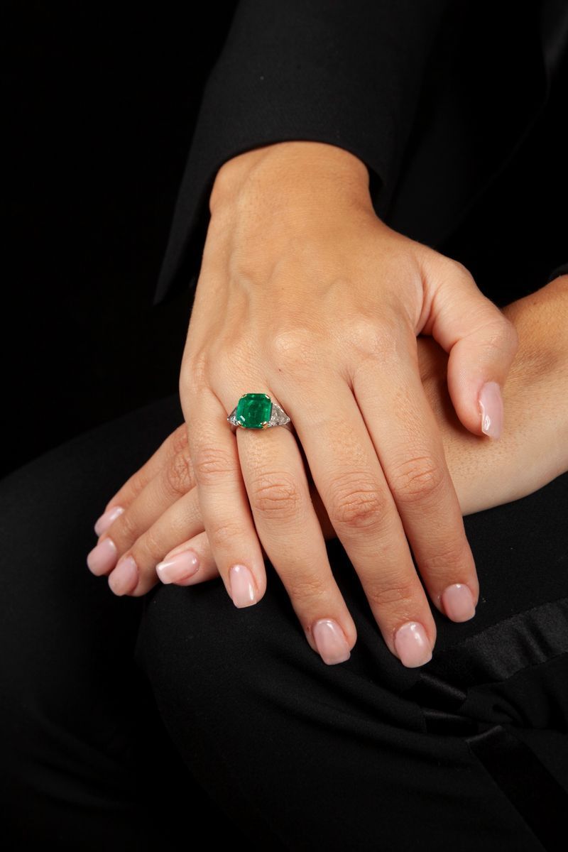 Bulgari - Anello in Oro e Platino con Smeraldo Colombiano
