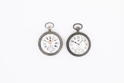 Due Orologi da Ferrovieri in Metallo Remontoir Wille Freres