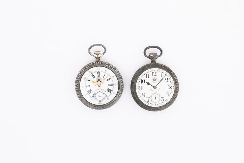 Due Orologi da Ferrovieri in Metallo Remontoir Wille Freres