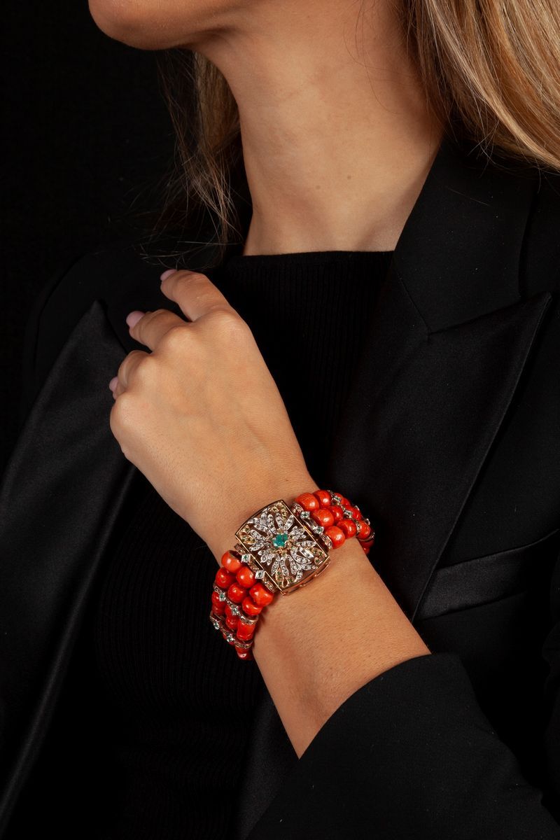 Bracciale in Oro, Corallo e Pietre Preziose