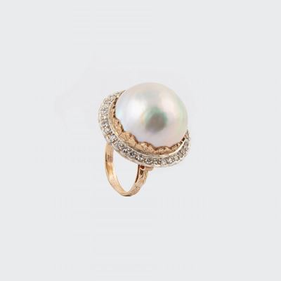 Anello in Oro con Perla Mabè e Dimanti
