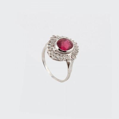 Anello in Oro Bianco con Rubino e Brillanti