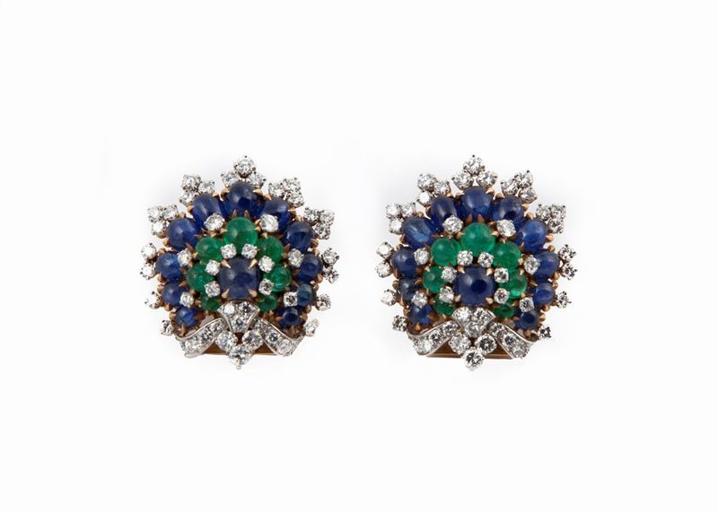 Bulgari - Coppia di Spille Anni '60 in Oro, Zaffiri, Smeraldi e Diamanti