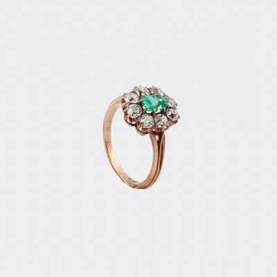 Anello Antico di Linea Classica in Oro, Smeraldo e Diamanti