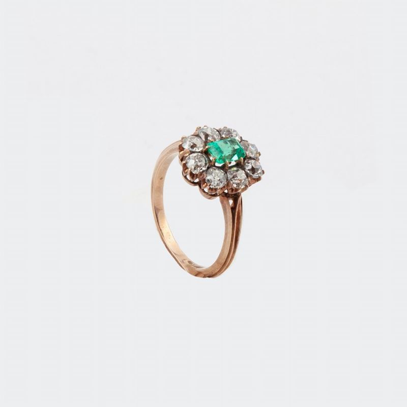 Anello Antico di Linea Classica in Oro, Smeraldo e Diamanti