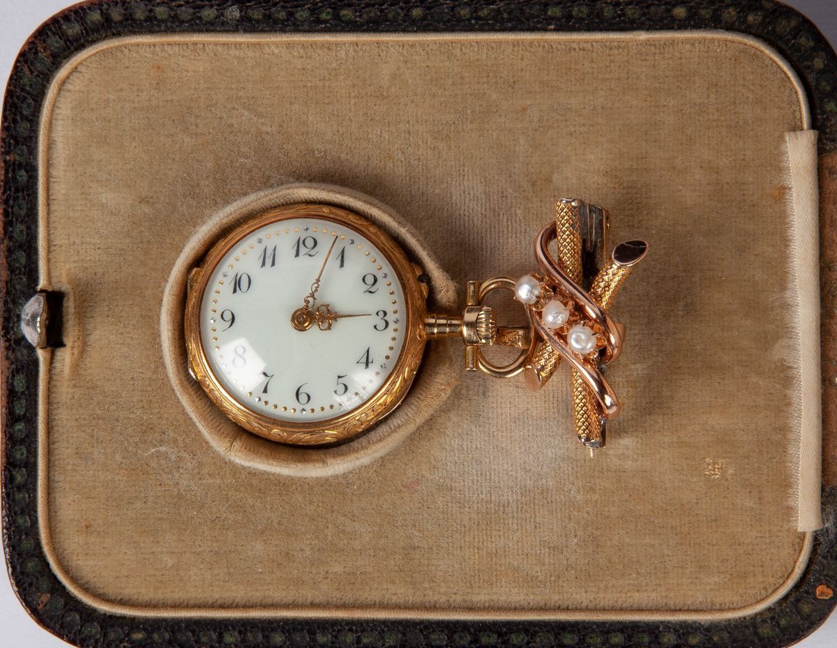Orologio a Monachina in Oro, Diamanti e Smalto