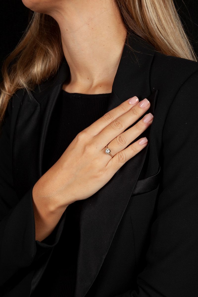 Anello in Oro con Diamante Solitario
