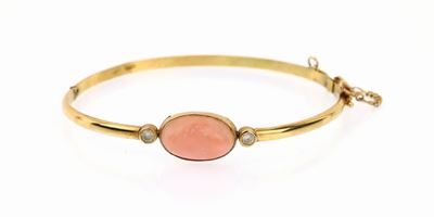 Bracciale Rigido in Oro e Spola di Corallo e Brillanti