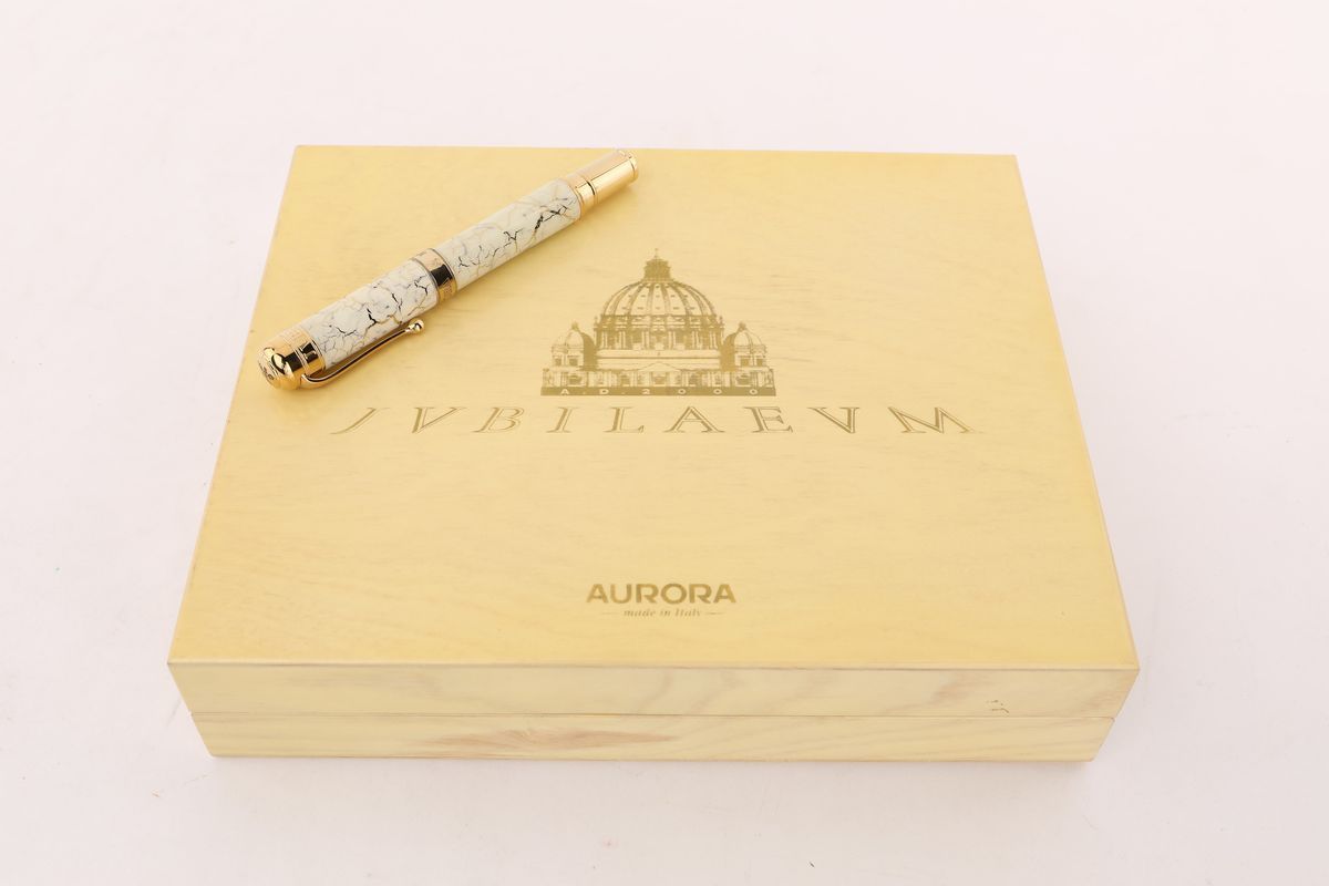 Aurora Jubilaeum - Penna Stilografica in Lacca con Finiture in Metallo Dorato