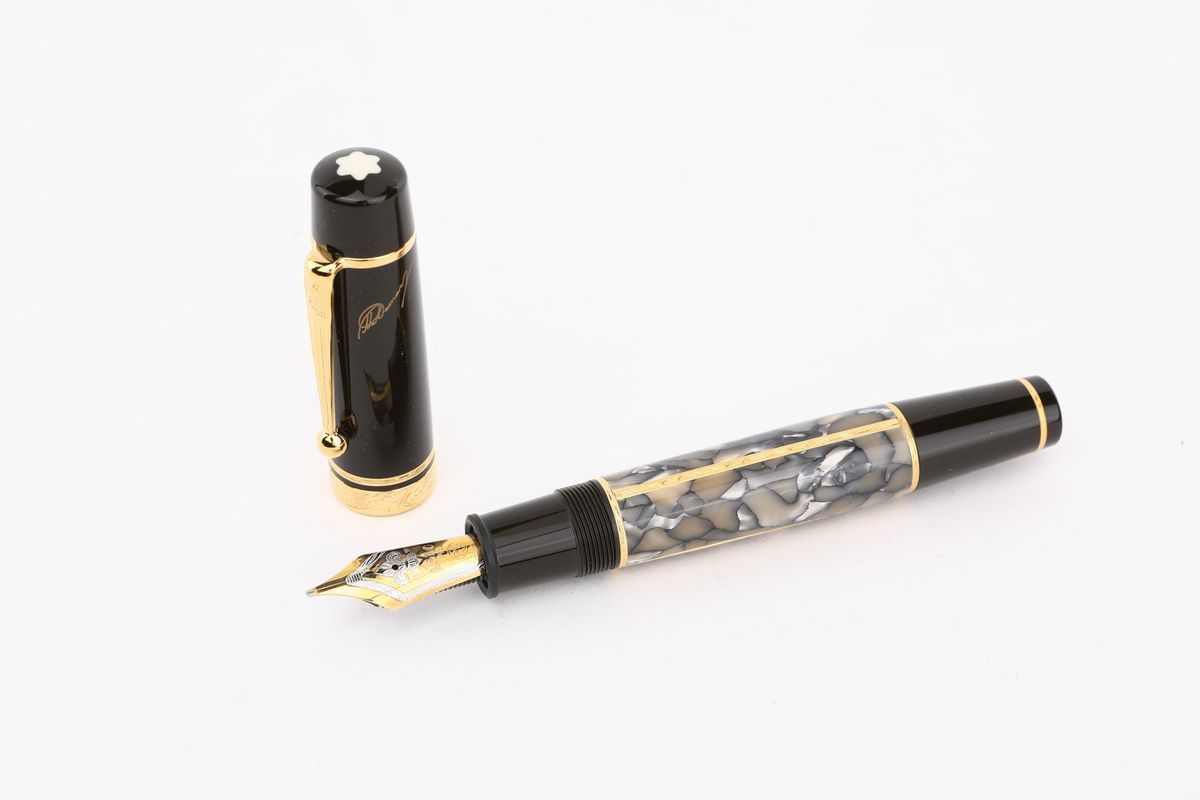 Montblanc Meisterstuck Alexandre Dumas - Penna Stilografica in Vernice con Particolari Dorati
