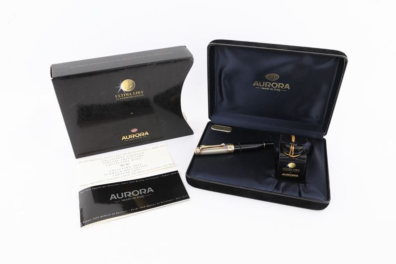 Aurora Ultima Lira - Penna Stilografica in Vernice con Cappuccio in Argento 925 e Terminale in Or...