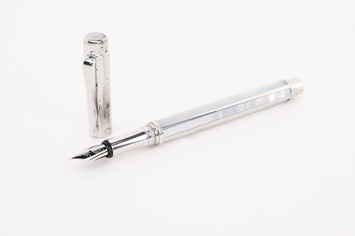 Caran D'ache Lagoon - Penna Stilografica Metallo Rodiato ed Argentato con Inserti in Madreperla