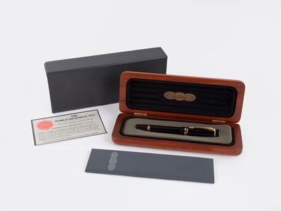 Parker Duofold Memorial Fund - Penna Stilografica in Vernice Nera con Particolari Dorati