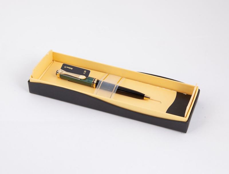 Pelikan Souveran K300 - Portamine in Vernice Verde e Nera
