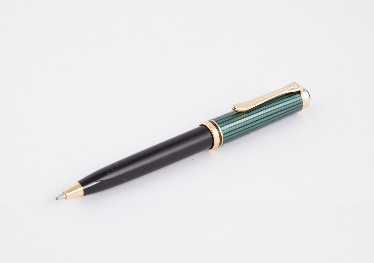 Pelikan Souveran K300 - Portamine in Vernice Verde e Nera