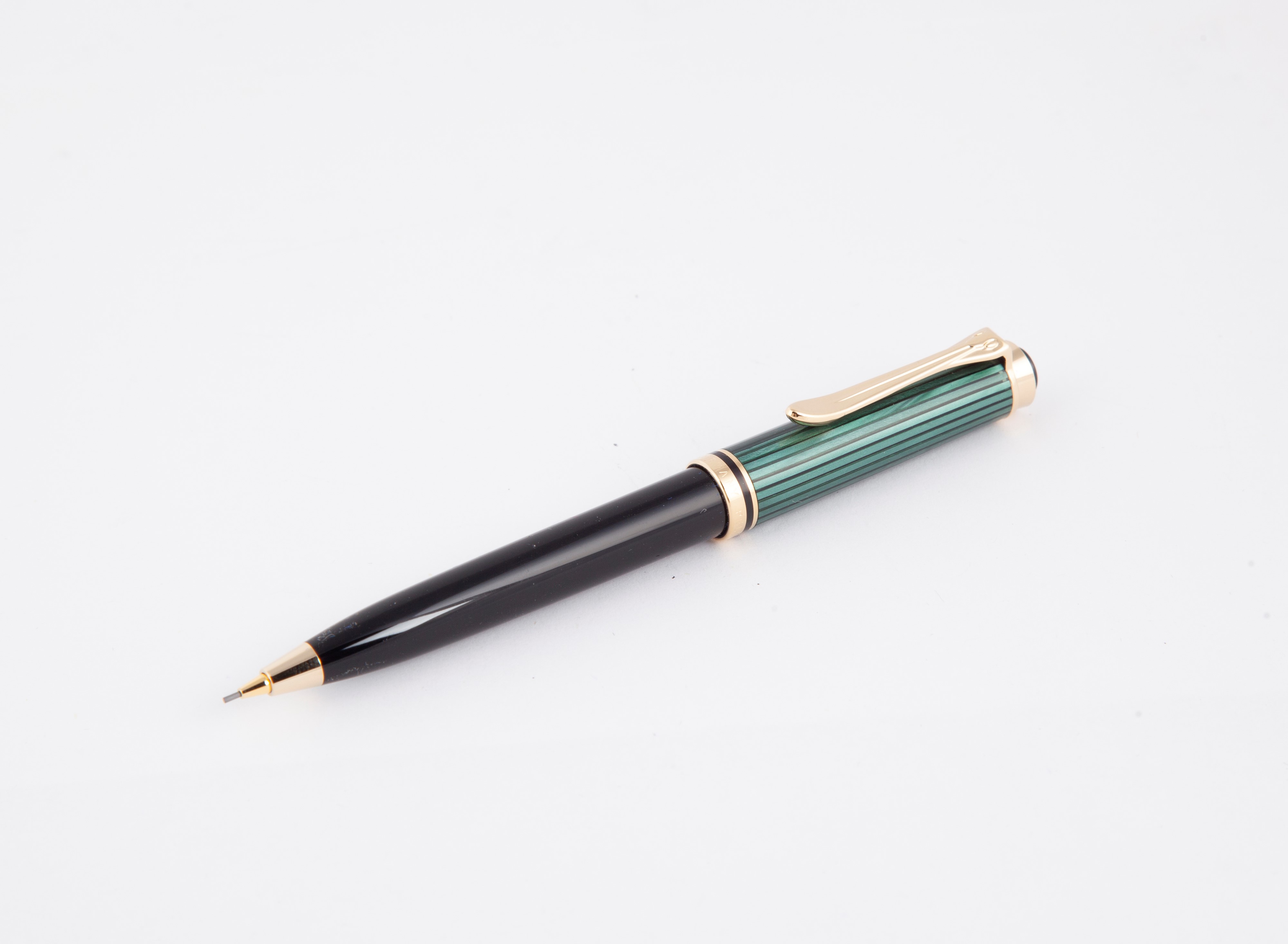 Pelikan Souveran D300 - Portamine in Vernice Verde e Nera