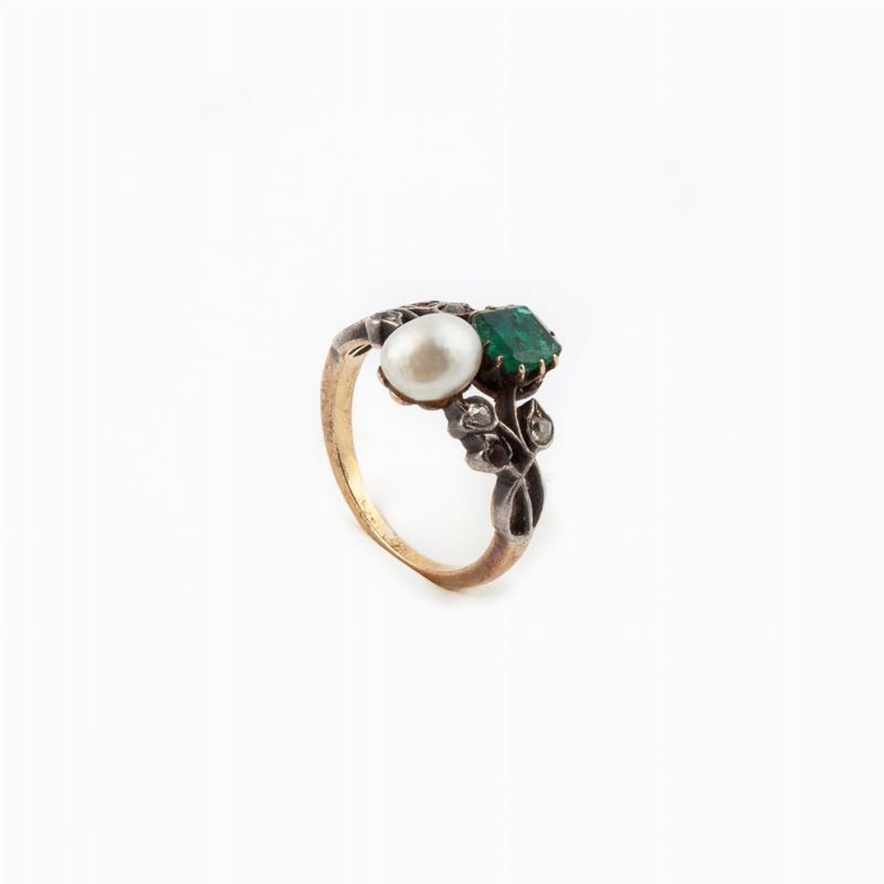 Anello Antico Perla, Smeraldo e Diamanti
