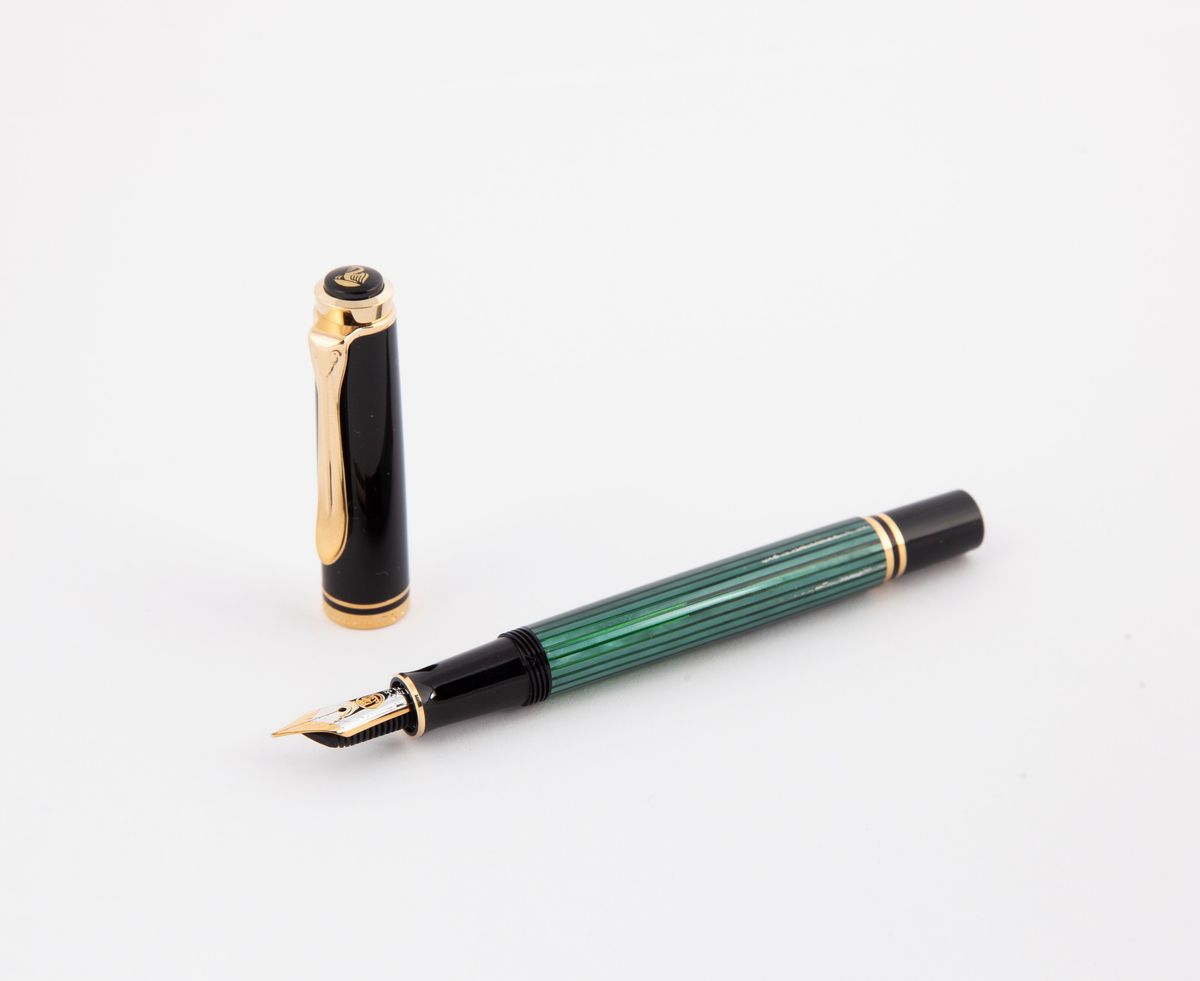 Pelikan Souveran M300 - Penna Stilografica in Vernice Verde e Nera