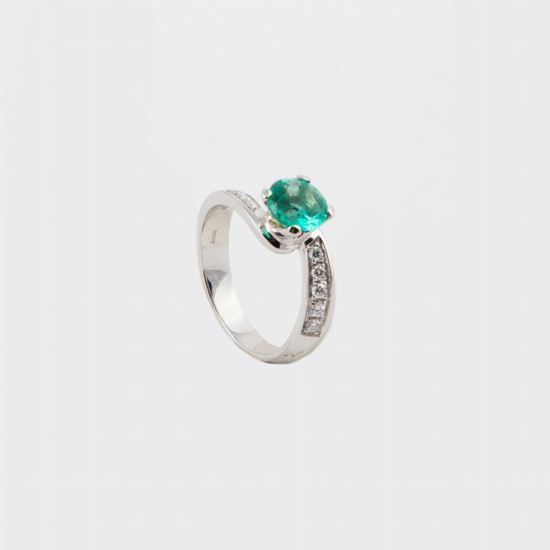 Anello in Oro con Smeraldo e Brillanti