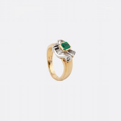 Anello in Oro con Smeraldo e Diamanti