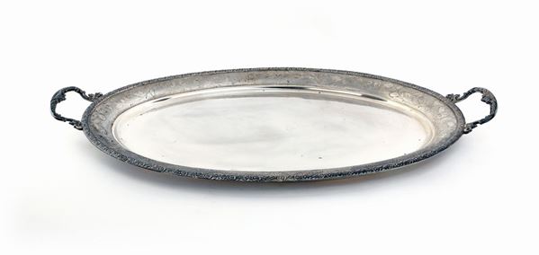 Vassoio ovale in argento con manici