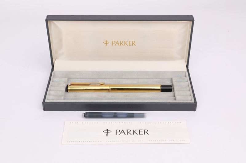 Parker Insignia - Penna Stilografica in Metallo Dorato