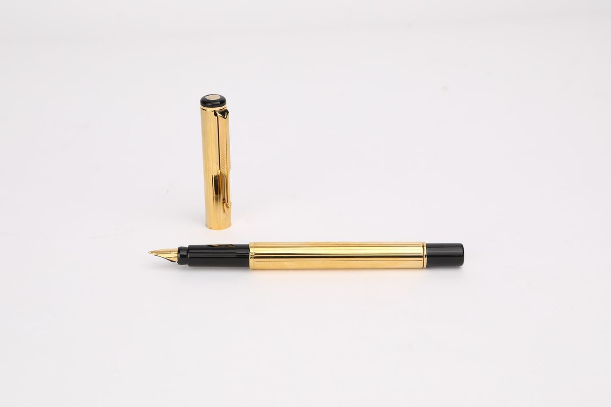 Parker Insignia - Penna Stilografica in Metallo Dorato