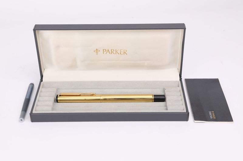 Parker Insignia - Penna Stilografica in Metallo Dorato