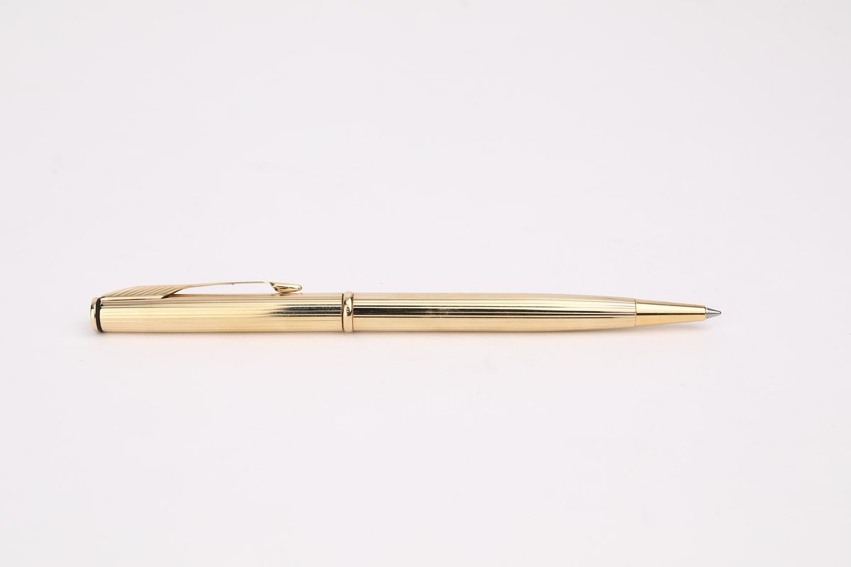 Parker Insignia - Penna a Sfera in Metallo Dorato