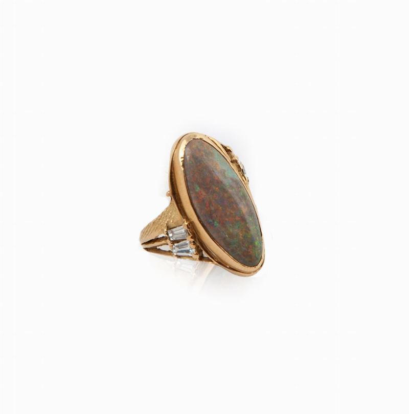 Anello in Oro e Opale e Diamanti