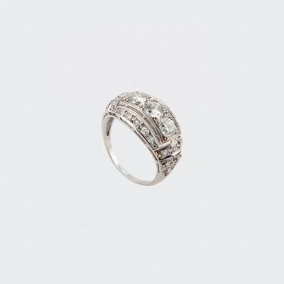 Anello a Fascia in Oro con Tre Brillanti Anni '30
