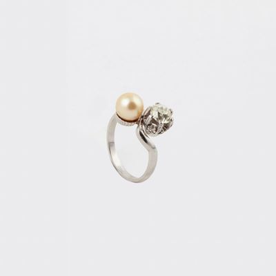 Anello Contrariè in Oro con Perla e Diamante Solitario