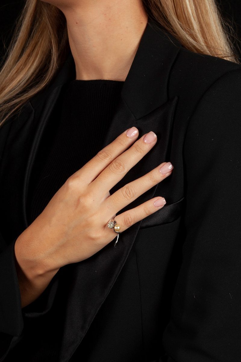 Anello Contrariè in Oro con Perla e Diamante Solitario