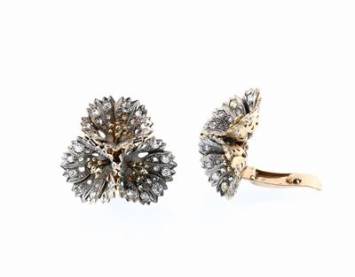 Orecchini a Fiore in Oro e Diamanti