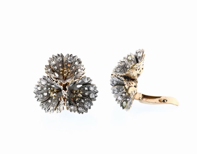 Orecchini a Fiore in Oro e Diamanti