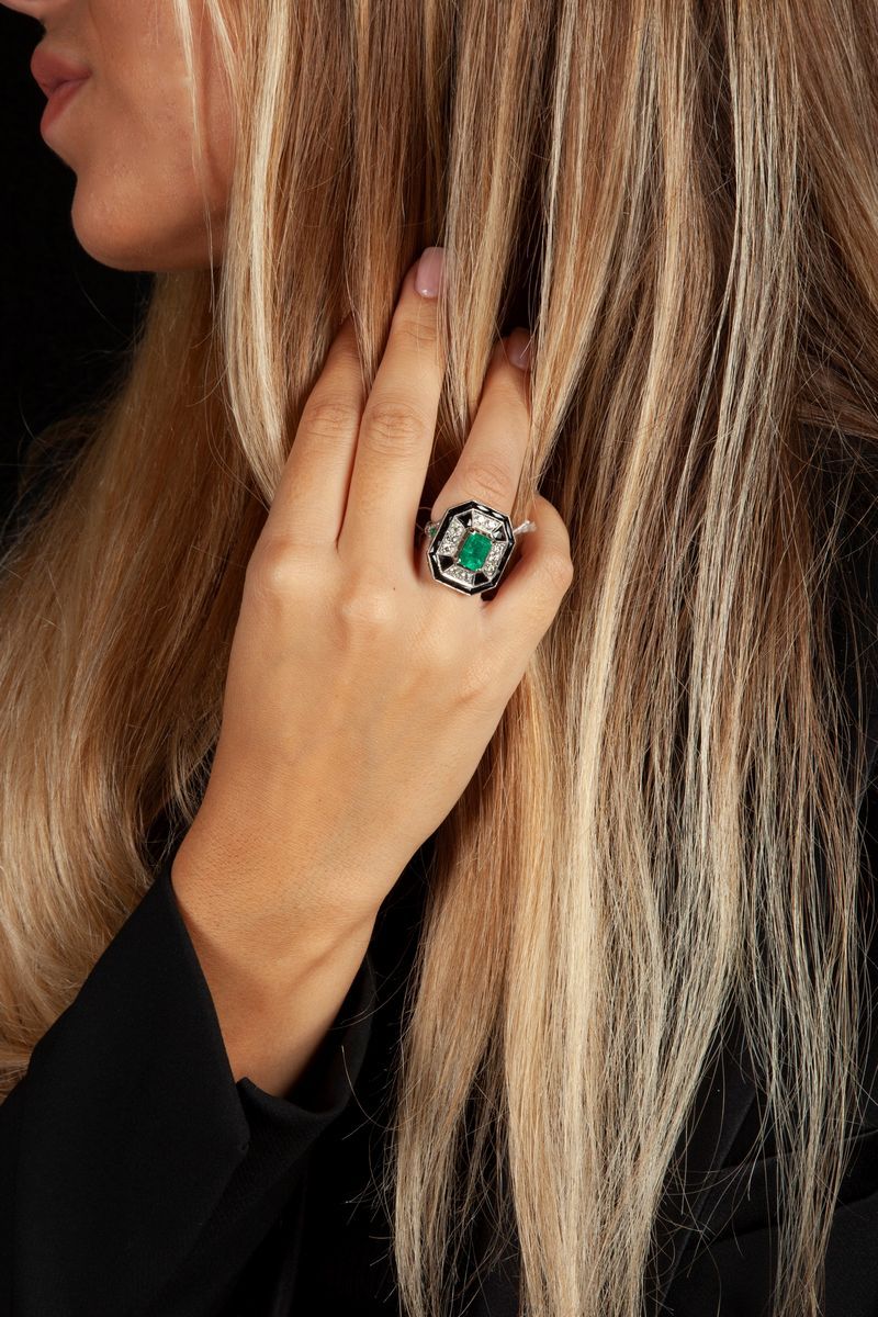 Anello in Oro con Smeraldo, Brillanti e Onice
