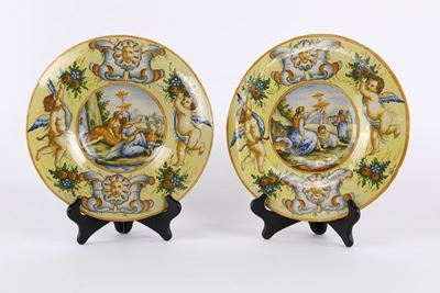 Due Piatti da Parata in Ceramica Policroma, Produzione Italiana del Novecento