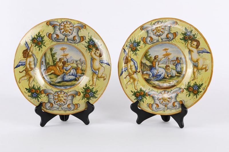 Due Piatti da Parata in Ceramica Policroma, Produzione Italiana del Novecento
