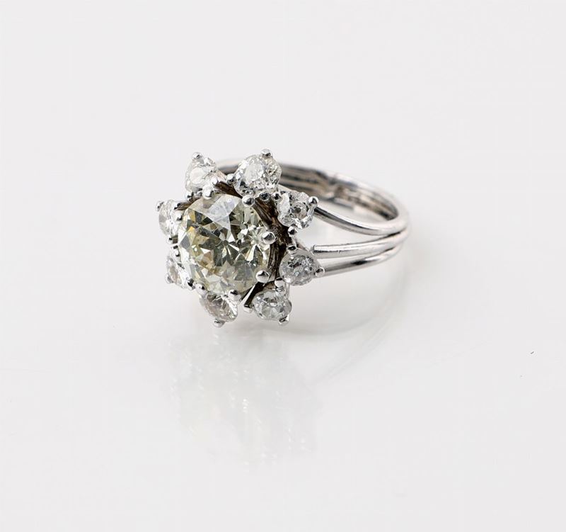 Anello a Fiore in Oro e Brillanti