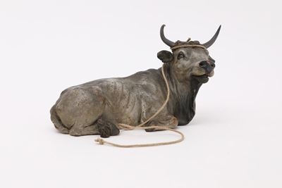 Mucca Accovacciata in Terracotta Policroma