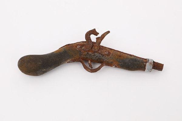 Pistola in ferro e legno  - Asta Antichi Pastori da Presepe - Casa d'Aste Arcadia [..]