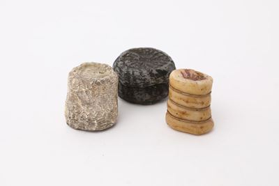 Pancetta e Due Forme di Formaggio in Cera e Terracotta Policroma