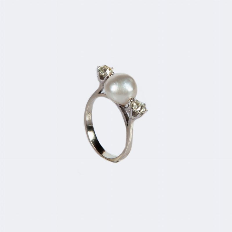 Anello in Oro con Perla Spontanea e Brillanti