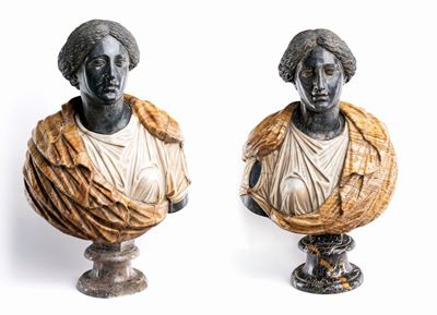 Coppia di Busti Femminili in Marmi Policromi, Inizi del XVII Secolo