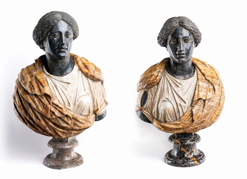 Coppia di Busti Femminili in Marmi Policromi, Inizi del XVII Secolo